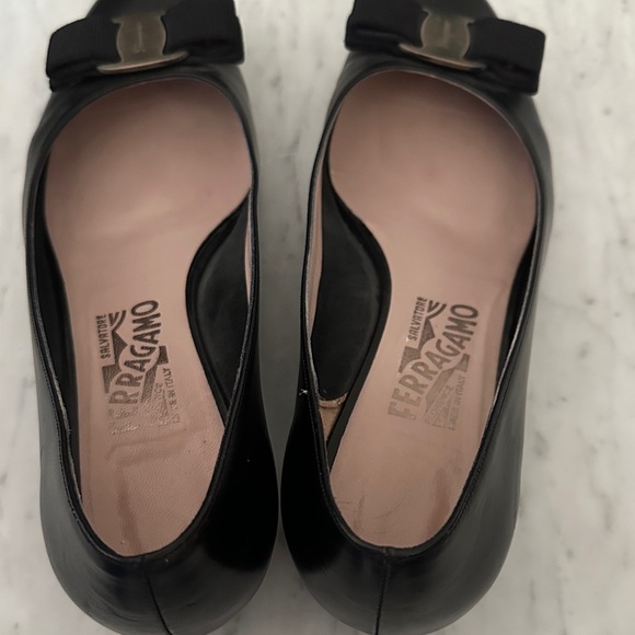 Salvatore Ferragamo Black Leather Heels with Bow - Picture 4 of 10